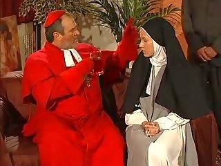 Мокри грабване монахиня анално прецака от на свещеник