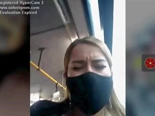 Adolescent em um autocarro movs dela tetas risky, grátis sexo filme 76