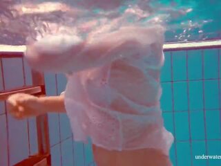 Swell cutie melisa darkova mặc quần áo dưới nước: miễn phí độ nét cao giới tính kẹp cc | xhamster