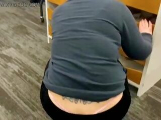 Emme paks pepu avalik wedgie ja whale tail ostud