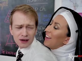 Catholic 수녀 회전 재학생 으로 섹스 영화 노예