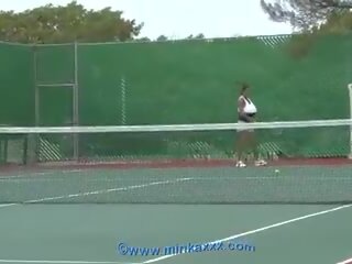 Minka - täysin alasti tennistä 2010, vapaa seksi 82