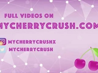 Captivating pakaļa ķircināt uz apakšbiksītes un masturbācija ar spēļmantas - cherrycrush
