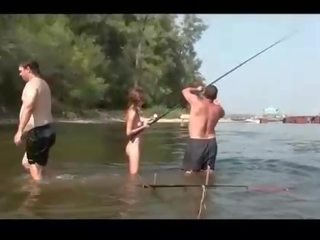 裸 釣り ととも​​に 非常に 魅力的な ロシア ティーン エレナ