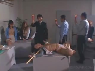 Японец x номинално филм роб наказани с неизплатен восък dripped на тя тяло