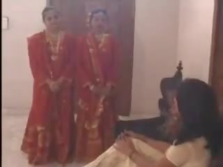 Indiškas moters dominavimas galia acting šokis studentai spanked: xxx klipas 76