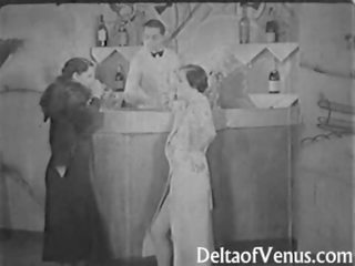 Autentisks vintāža pieaugušais video 1930s - sieviete sieviete vīrietis trijatā