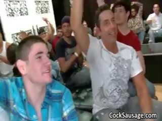 Mazzo di ubriaco gay adolescents andare pazzo in club 2 da cocksausage