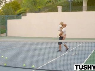 Tushy pirmas analinis už tenisas studentas aubrey žvaigždė