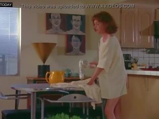 Julianne moore - video dia jahe kemaluan wanita - pendek cuts (1993)