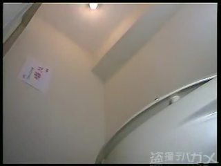คอสเพลย์ japonesas espiadas en el baño 2